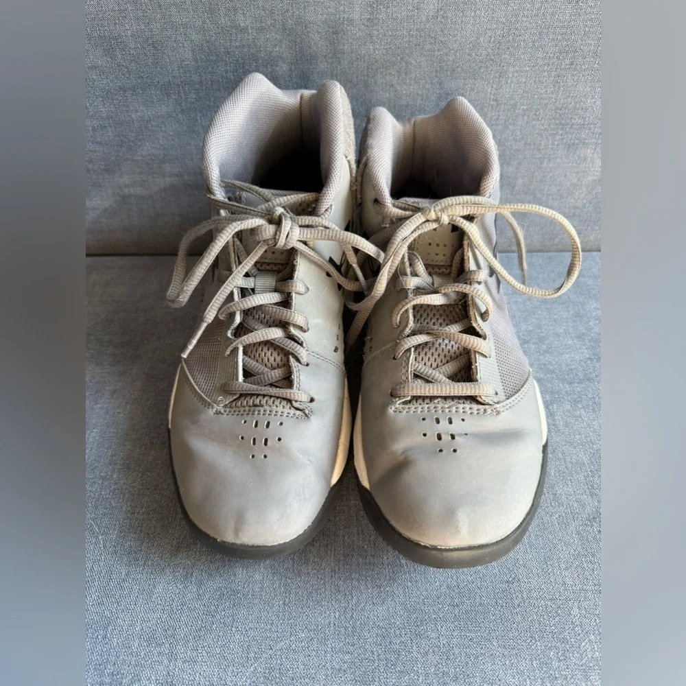 Under Armor Boys Basketball Shoes 6Y Gray Grade School Jet 2017 Lace Up High Top - Picture 2 of 7